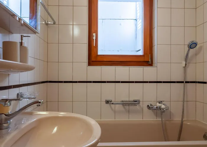 Anusach By Interhome 木屋