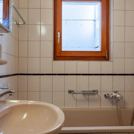 Anusach By Interhome בקתה